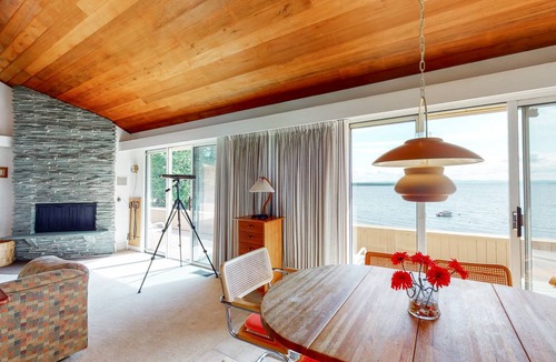 North Hero House | 216 m² House ∙ 2 bedrooms ∙ 4 guests