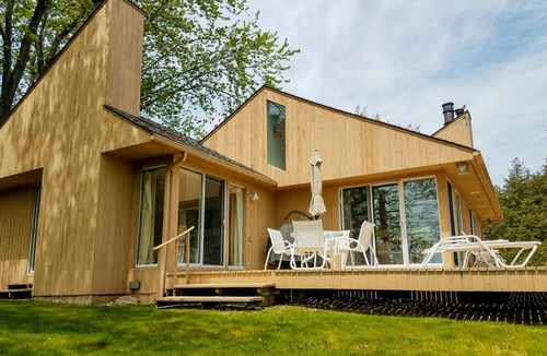 North Hero House | 216 m² House ∙ 2 bedrooms ∙ 4 guests