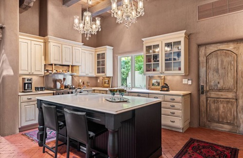 Historic Eastside House | 223 m² House ∙ 2 bedrooms ∙ 4 guests