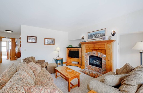 North Troy Condo | 225 m² Condo ∙ 4 bedrooms ∙ 14 guests