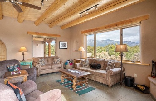 Taos House | 232 m² House ∙ 3 bedrooms ∙ 8 guests