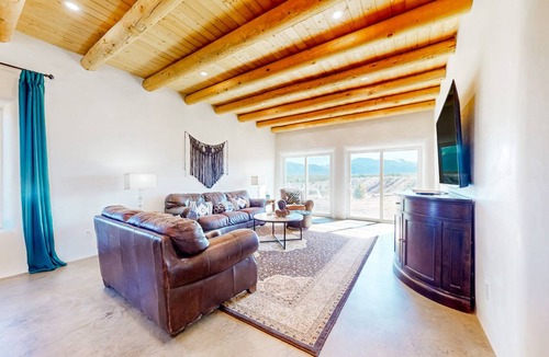 Arroyo Hondo House | 242 m² House ∙ 4 bedrooms ∙ 12 guests