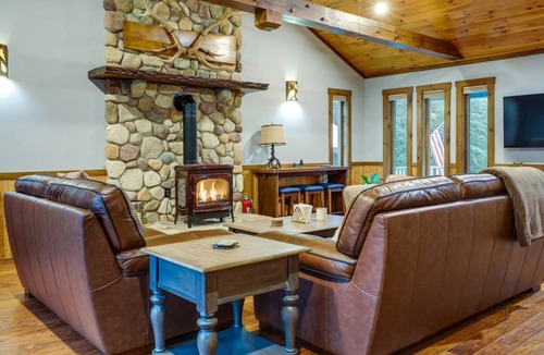 North Creek House | 243 m² House ∙ 4 bedrooms ∙ 9 guests