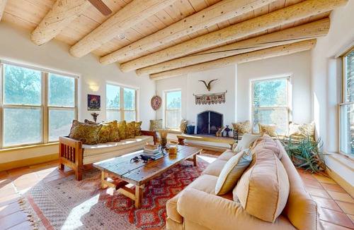 Valdez House | 251 m² House ∙ 3 bedrooms ∙ 9 guests