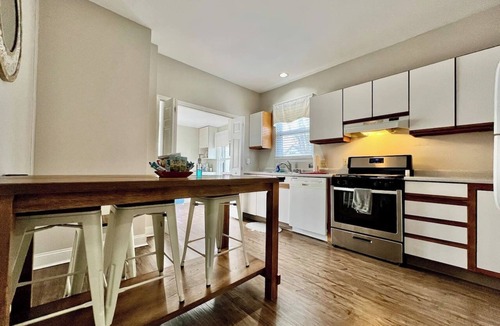 Hyde Park House | 2639 Observatory Drive, Unit 2 · Hyde Park Getaway - Close to Square & Downtown