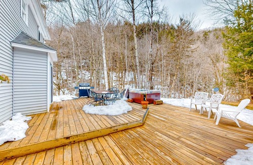 Jeffersonville House | 279 m² House ∙ 3 bedrooms ∙ 8 guests