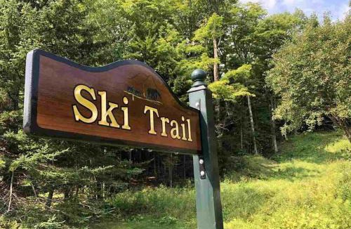 West Dover Apartment | 2BD 1BA - Mount Snow VT - Ski-Back Trail - Shuttle