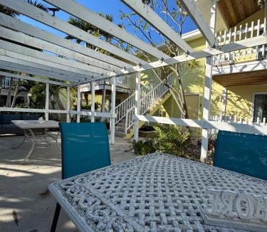 Parsuns To Cocoa Beach House | 2BR 2 BATH Cottage Steps to Beach & Downtown w pool