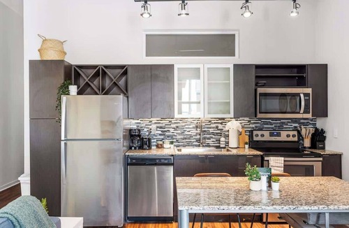 Downtown Cincinnati Apartment | 2BR Downtown | Pool and Gym