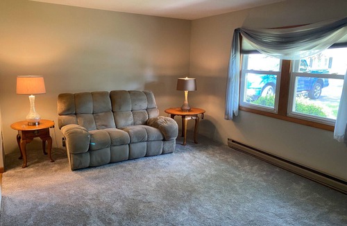 Plattsburgh House | 2BR house in a quiet neighborhood