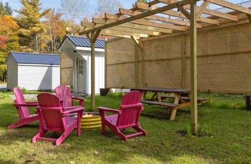 Jeffersonville Apartment | 2BR Suite at Smuggler's Notch with sauna hot tub arcade & river