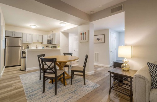 DeBaliviere Place Apartment | 2BR w King Bed Pool Steps to Forest Park CWE