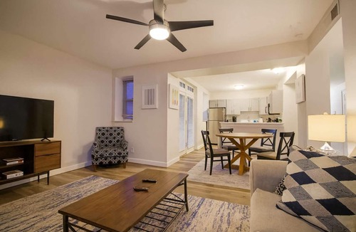 DeBaliviere Place Apartment | 2BR w King Bed Pool Steps to Forest Park CWE