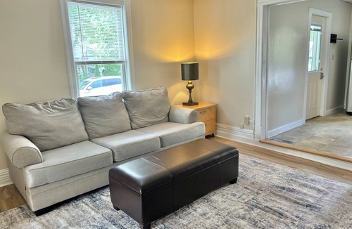 South End Apartment | 3-bedroom apartment in charming Southend Burlington