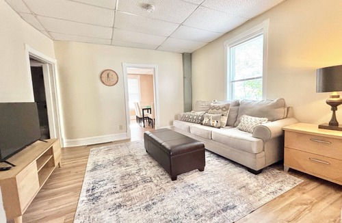 South End Apartment | 3-bedroom apartment in charming Southend Burlington