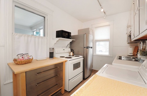 Nokomis Apartment | 3-bedroom apartment in charming Mpls-50th St lightrail, off st. parking, & WiFi
