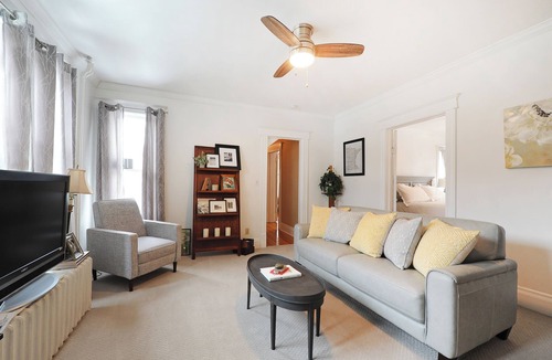 Nokomis Apartment | 3-bedroom apartment in charming Mpls-50th St lightrail, off st. parking, & WiFi