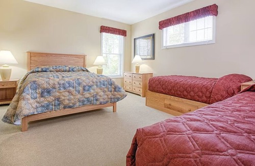 Jeffersonville Resort | 3 Bedroom Condo, Full Kitchen, Sleeps 10, Skiing, Smugglers Notch Vermont Resort