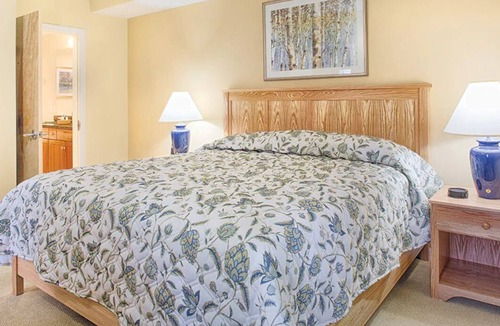 Jeffersonville Resort | 3 Bedroom Condo, Full Kitchen, Sleeps 10, Skiing, Smugglers Notch Vermont Resort