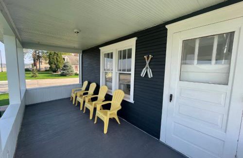 Lake City House | 3 Bedroom House with Lake Pepin views with access to shared pool