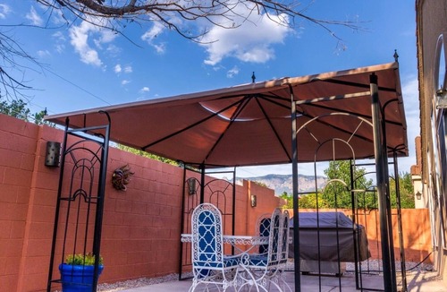 Nor Este House | 3-bedroom vacation home near Balloon Fiesta Park.