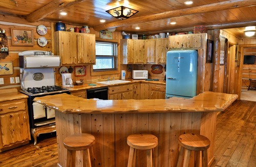 Hayward House | 3 BEDROOMS 2 BATHROOM SLEEPS 10