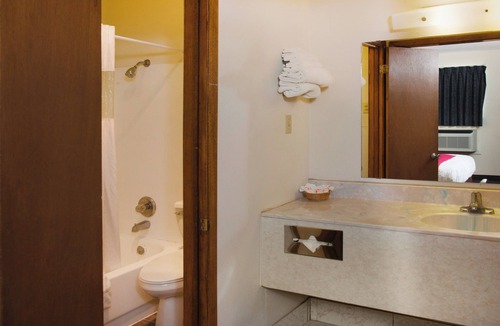 Guymon Hotel | 3 Charming Couple’s Rooms – Near Parks, Dining & Local Gems!