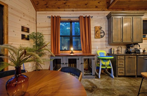 Pickens Cabin | 3 Masters w/Loft, Fenced Yard, EV Charger, Firewood Provided, Playset