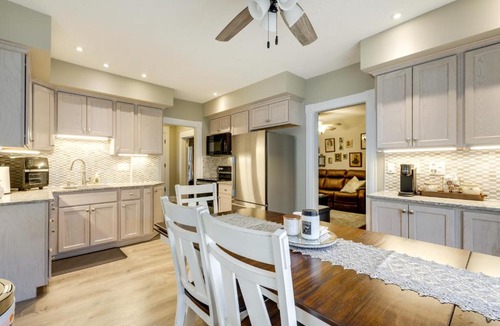Springfield House | 3 Mi to Dtwn Springfield Home with Deck!