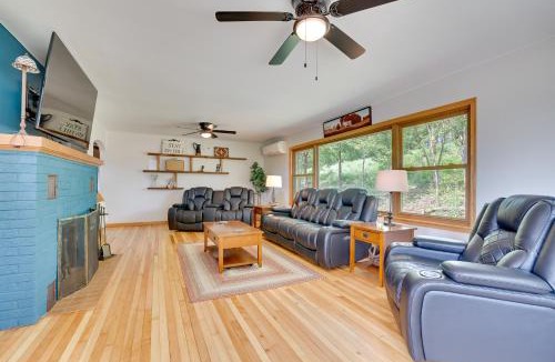 Onalaska House | 3 Mi to Lake Onalaska Quaint Home with Prairie View