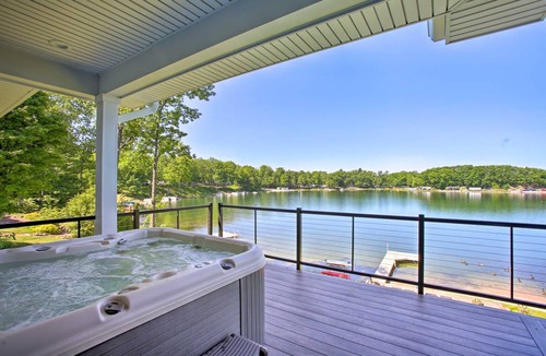 Traverse City House | 325 m² House ∙ 5 bedrooms ∙ 16 guests