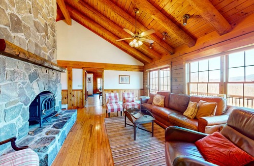 Easton House | 335 m² House ∙ 5 bedrooms ∙ 10 guests