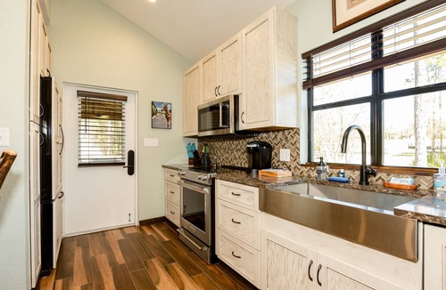 Bronson Cottage | 35 minutes from both Gainesville and Ocala, 20 minutes from HITS