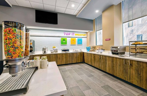 Gateway District Hotel | 37 m² Hotel ∙ 127 guests