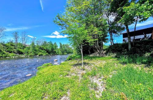 Littleton House | 37PA Superbly appointed riverfront home in LIttleton Skiing hiking firepit wif