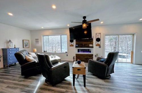 Littleton House | 37PA Superbly appointed riverfront home in LIttleton Skiing hiking firepit wif