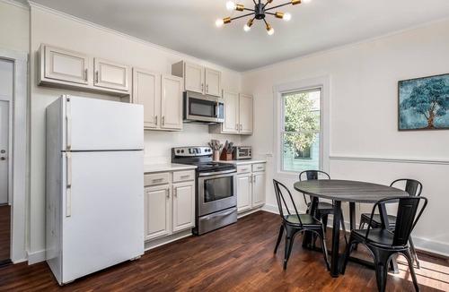 Williamstown House | 3bd 2ba Townhouse. Walkable to College and walking paths. Longer stays welcome