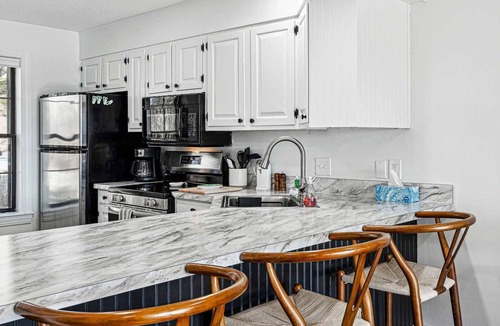 West Hartford Condo | 3BR/2.5Ba Idyllic Mountain Retreat - Sugar Hill 2A