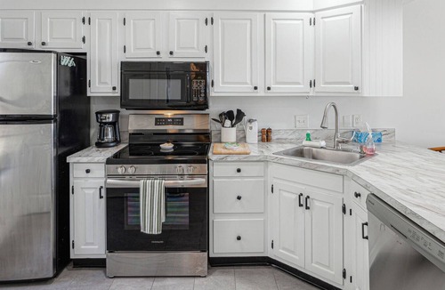 West Hartford Condo | 3BR/2.5Ba Idyllic Mountain Retreat - Sugar Hill 2A