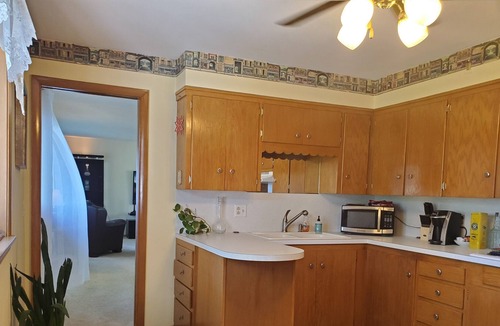 Lindstrom House | 3BR Lake House On the snowmobile trails with the best ice fishing in the area