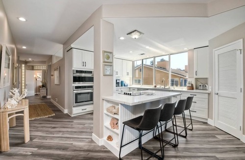 Townsite Condo | 3BR Oceanview, Gated Community & Parking, Elevator