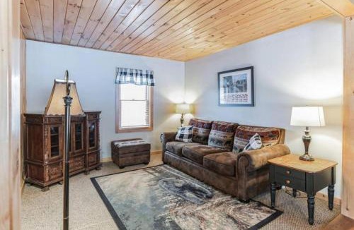Thendara House | 4 BDRM - Hot Tub - Fire Pit