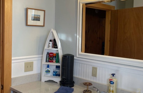 Moriah Center Cottage | 4 Bedroom, 1.5 bath- Air-Conditioned House on Lake Champlain - Seasonal May- Oct