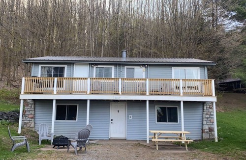 Turin Cabin | 4 bedroom 3 bath cozy little cabin