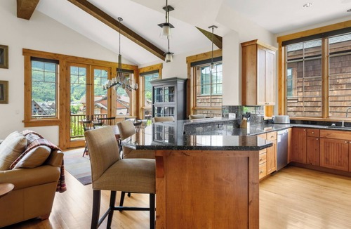 Spruce Peak Cabin | 4 Bedroom Spruce Peak Mt Cabin "StoweGlobe" Steps to the lifts with FULL Mountain Views.