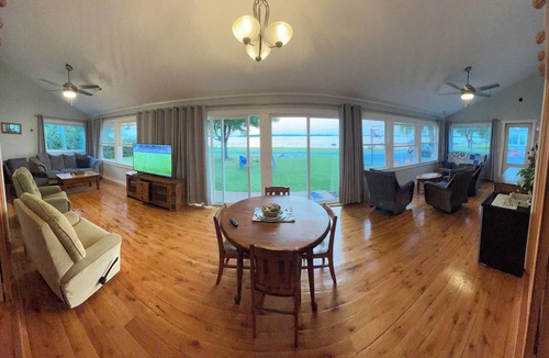 St. Albans Cottage | 4-Bedroom Waterfront Cottage on Lake Champlain
