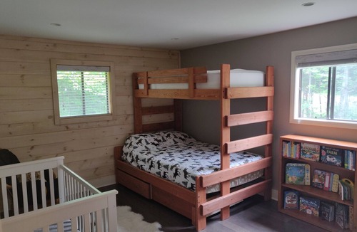 Stratton and Bromley Ski Areas Cabin | 4+BR pet-friendly w/hot tub & Stratton parking pass!