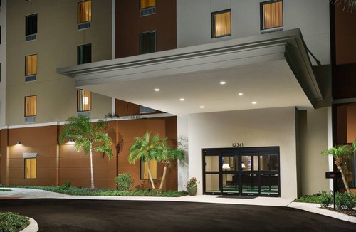 Florida Central Atlantic Coast Apartment | 4 Bright King Kitchen Studios | Outdoor Pool | 3 mi to Lake Bryan