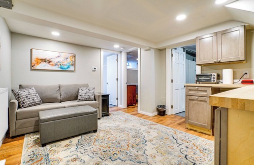 Kingfield Apartment | 4 Mi to Dtwn Minneapolis: Apt w/Desk & Smart TV!