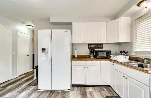Rochester Apartment | 4 Mi to Dtwn Rochester Charming Apt with Patio!